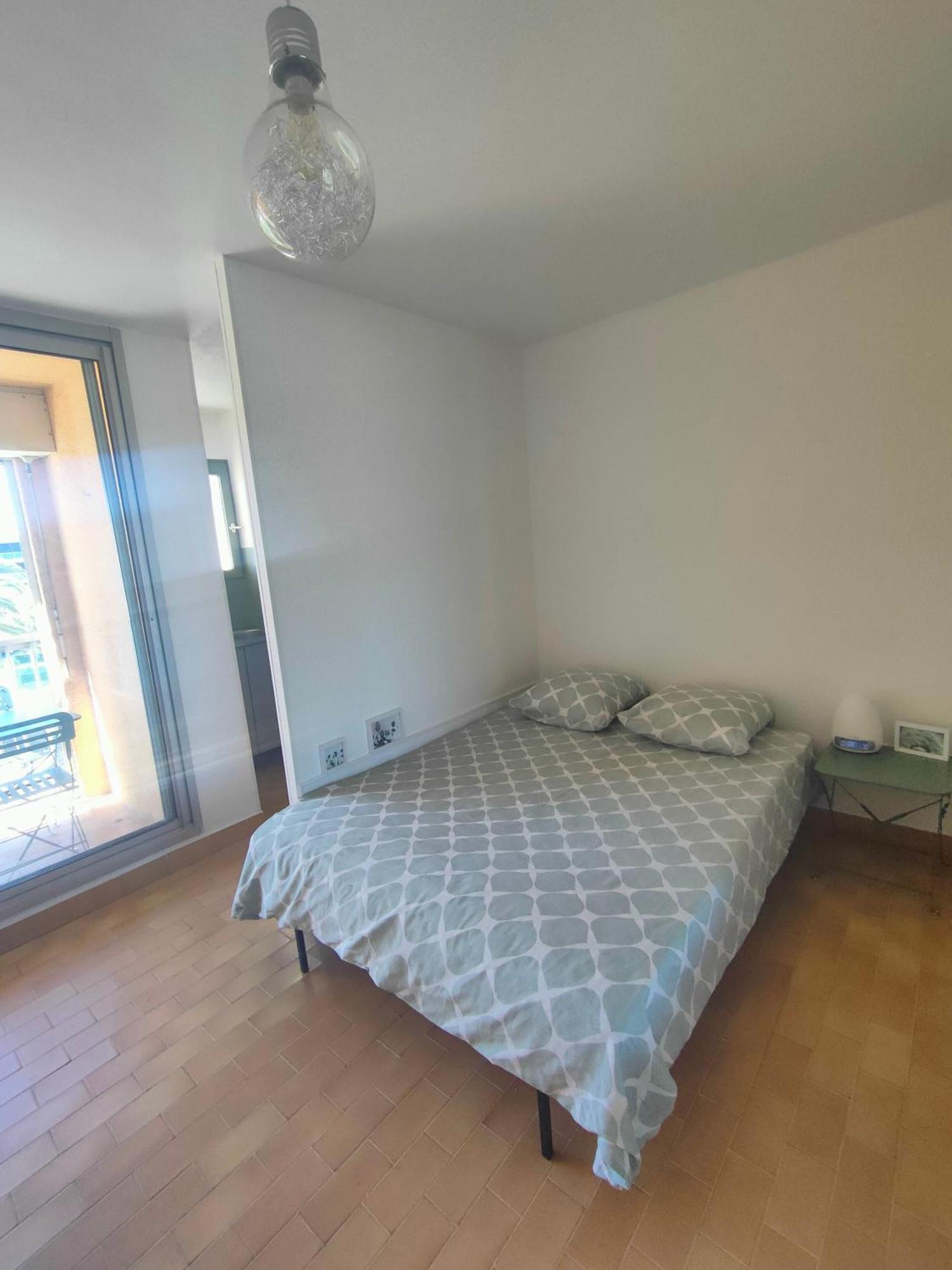 Gruissan, Studio Cabine, Au Calme Vue Degagee Sur Marina Exterior photo