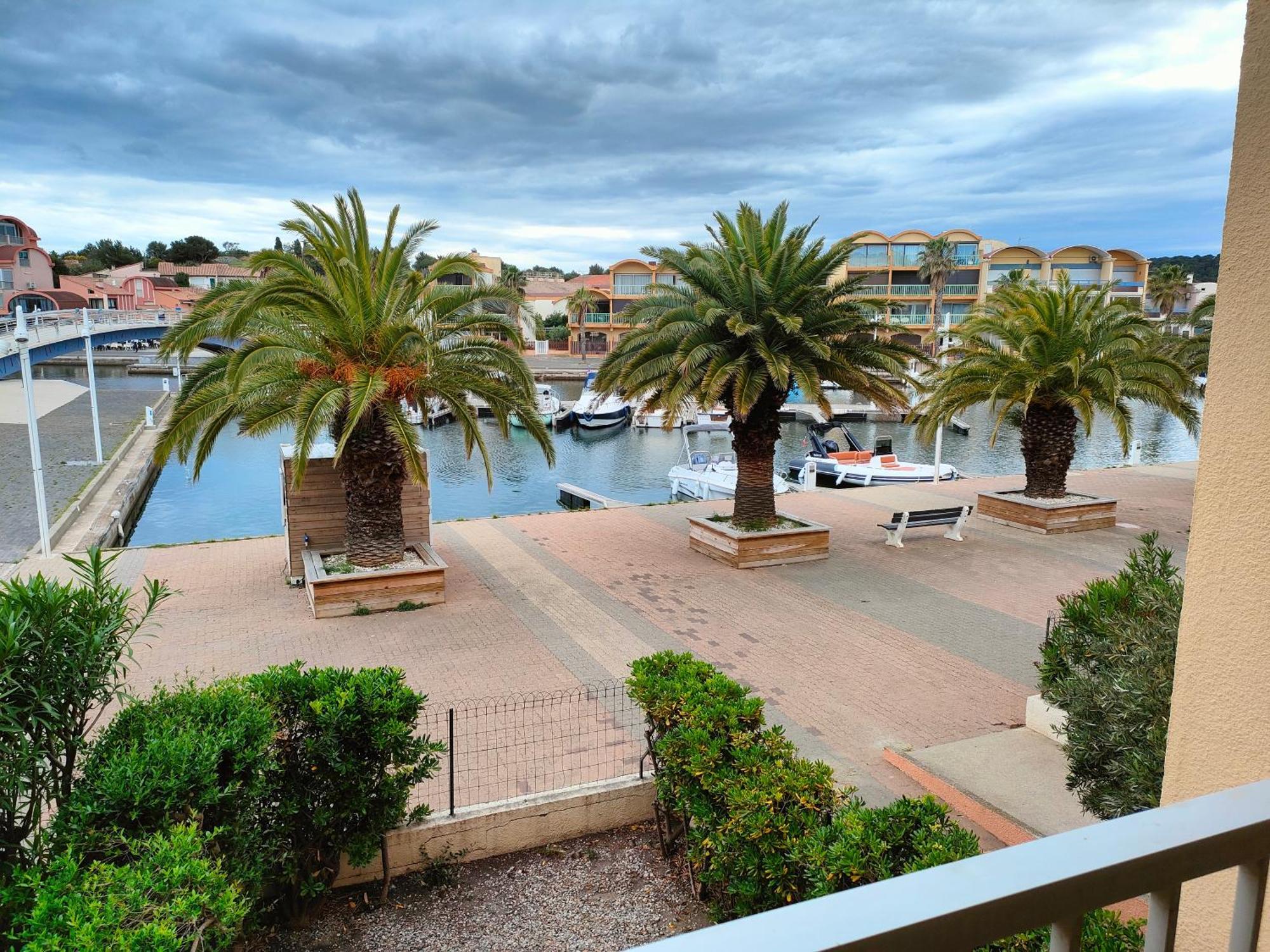 Gruissan, Studio Cabine, Au Calme Vue Degagee Sur Marina Exterior photo