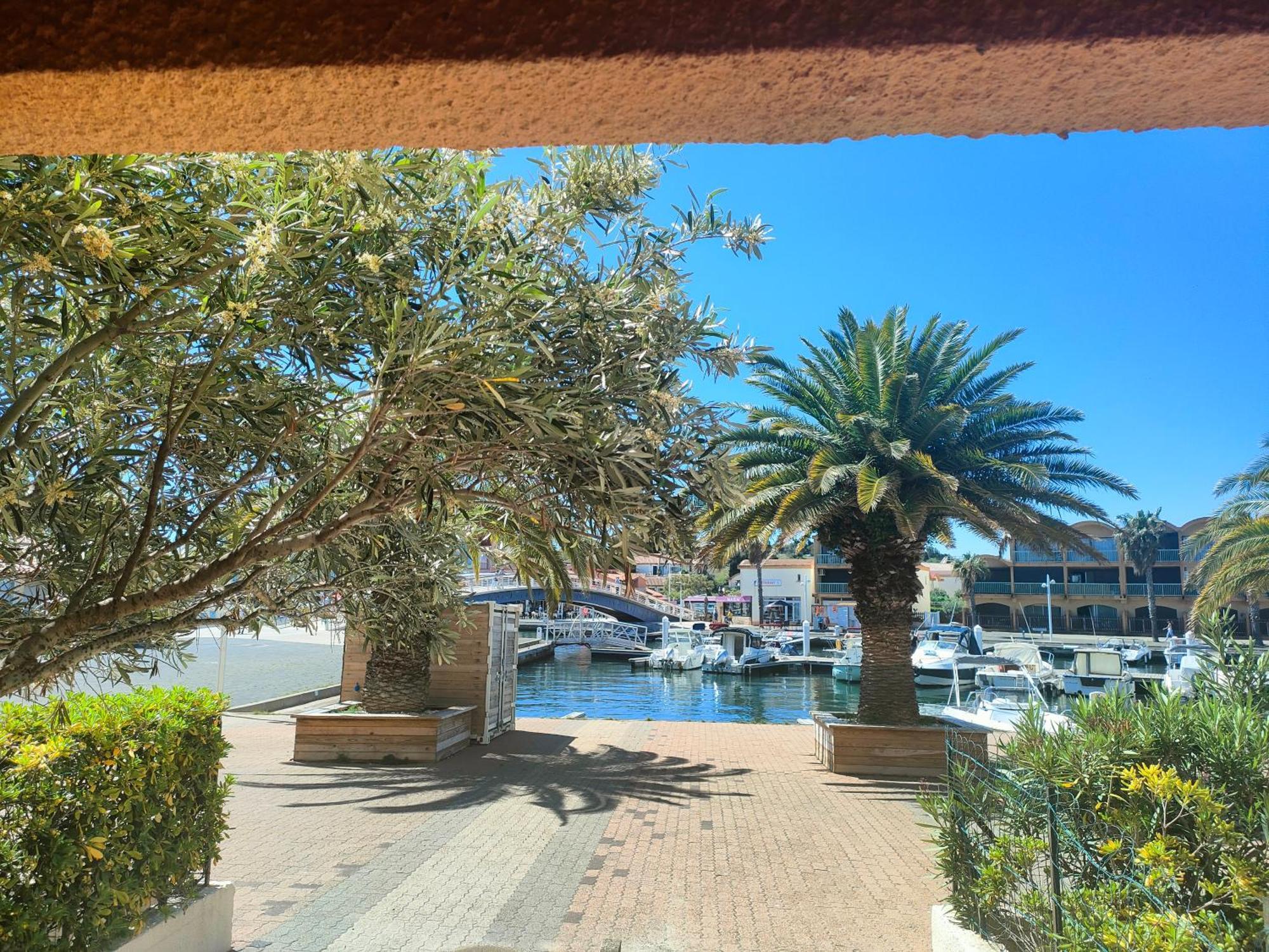 Gruissan, Studio Cabine, Au Calme Vue Degagee Sur Marina Exterior photo